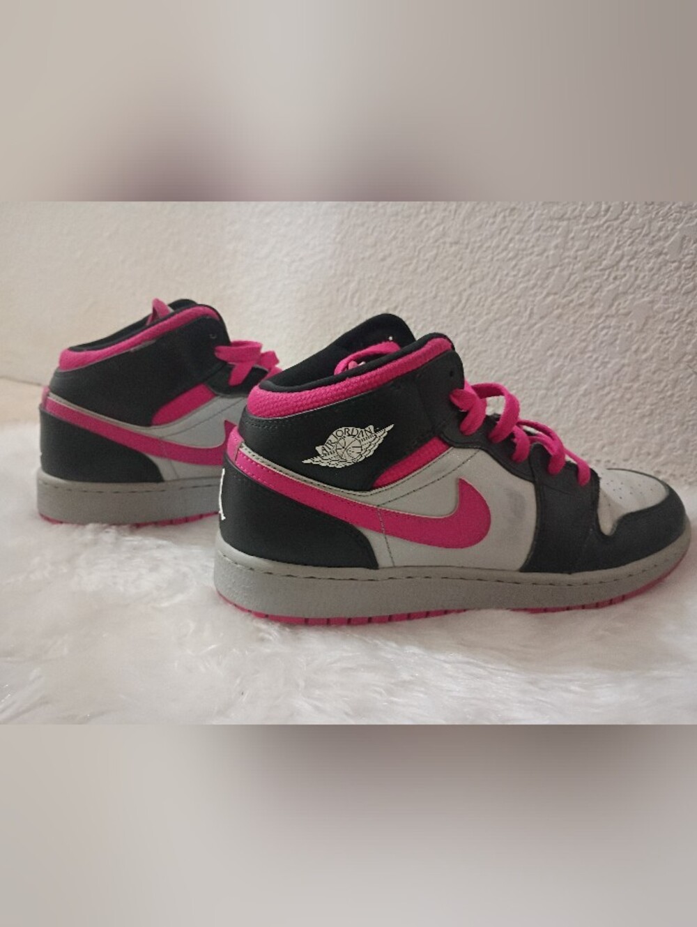 Nike Mid-Top Sneakers